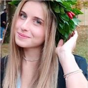 Laureata impartisce lezioni di inglese a studenti di scuole elementarie,medie e superiori